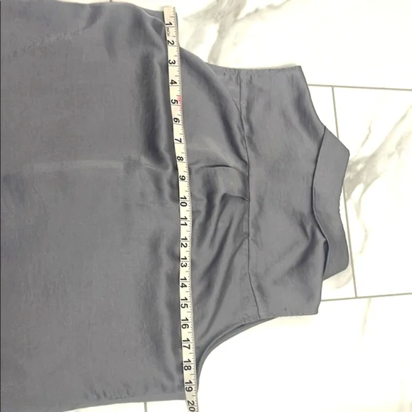Gray Sleeveless Blouse with Pleated Front and Dress Shirt Collar Size 4 - Picture 10 of 10